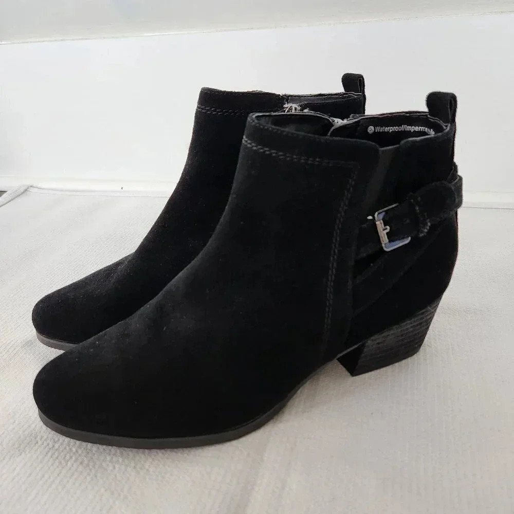 Blondo Idra Like New Black Suede Bootie Waterproof Ankle Buckle Size 8.5 Zipper